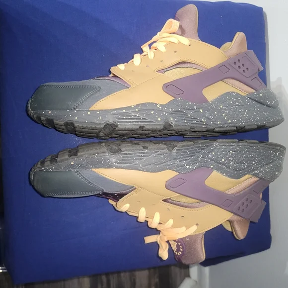 Air Huarache Premium 'Elemental Gold' - Picture 6 of 7